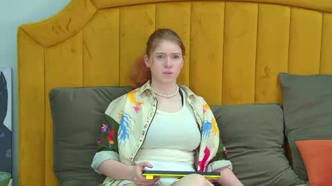 Laura online show from 05-06-26, 05:07