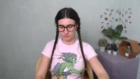 Laura online show from 01-10-26, 04:14