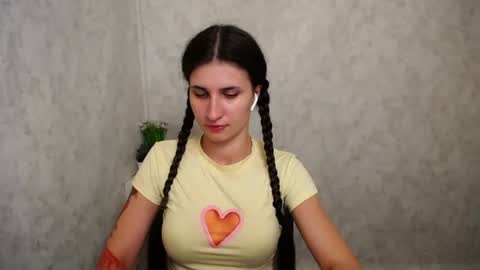 Laura online show from 06-24-26, 11:53