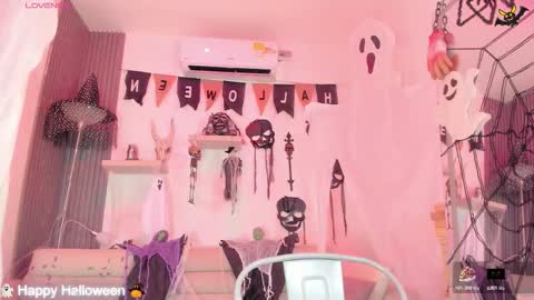 Snapshot of laurah_hill chatting on 10-10-25, 12:26 Lau online show from 10-10-25, 12:26