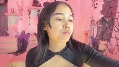 Snapshot of laurah_hill chatting on 10-15-25, 12:27 Lau online show from 10-15-25, 12:27