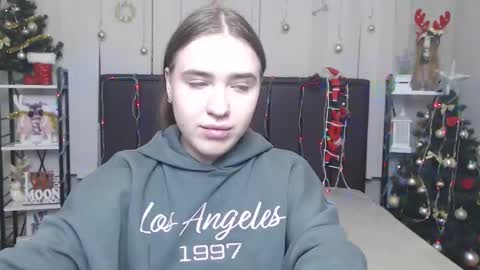 LauraHlot online show from 12-19-25, 06:59
