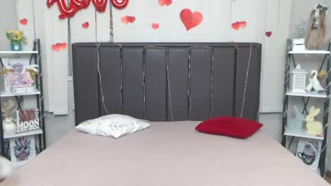 LauraHlot online show from 04-01-26, 05:52