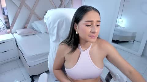 laura  online show from 10-30-25, 01:45