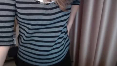 Lauraoven1 online show from 11-26-25, 10:16