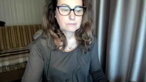 Lauraoven1 online show from 12-19-25, 08:10