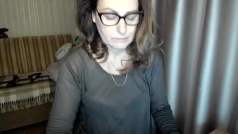 Lauraoven1 online show from 12-20-25, 08:54