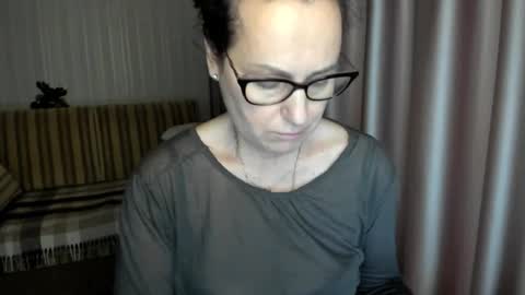 Lauraoven1 online show from 12-21-25, 11:28