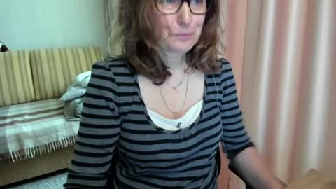 Lauraoven1 online show from 06-01-26, 07:32