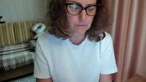 Lauraoven1 online show from 06-09-26, 08:15
