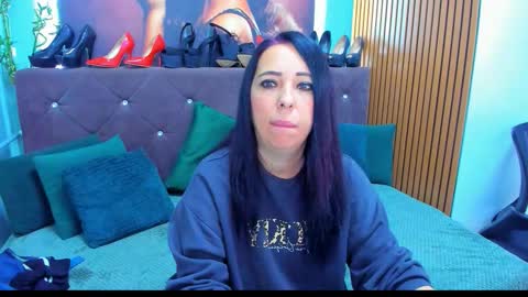 Laura online show from 10-06-25, 03:15