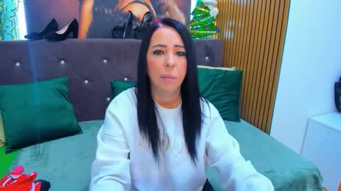 Laura online show from 12-23-25, 04:10