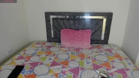 laurasofia01 online show from 04-05-26, 03:09