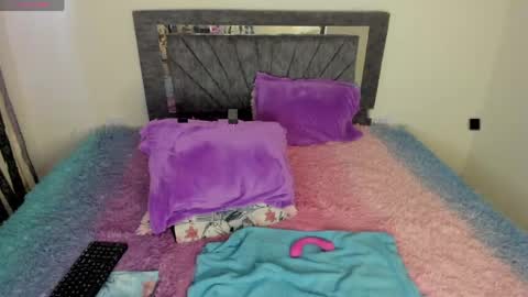 laurasofia01 online show from 04-18-26, 07:58