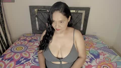 laurasofia01 online show from 04-24-26, 11:18