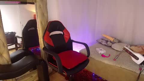 Laura Sofia online show from 04-21-26, 06:20