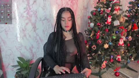 Snapshot of lauren_camila1 chatting on 12-27-24, 02:04 Lau online show from 12-27-24, 02:04