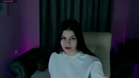 Snapshot of lauren_cook chatting on 10-22-25, 11:32 Lauren online show from 10-22-25, 11:32