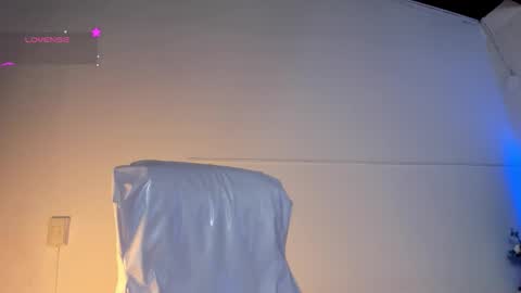 Snapshot of lauren_fit chatting on 10-21-25, 08:09 Lauren online show from 10-21-25, 08:09