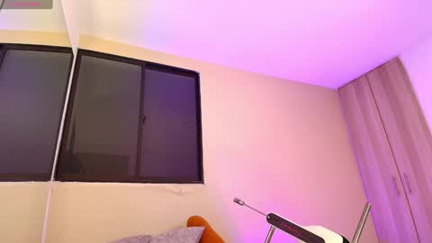 Snapshot of lauren_gil_ chatting on 12-14-24, 02:34    1      online show from 12-14-24, 02:34