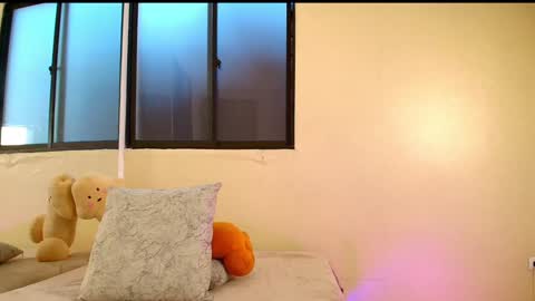 Snapshot of lauren_gil_ chatting on 01-14-25, 11:05    1      online show from 01-14-25, 11:05