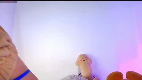 Snapshot of lauren_gil_ chatting on 02-05-25, 01:15    1      online show from 02-05-25, 01:15