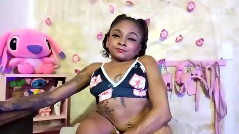 Snapshot of lauren_hills7069 chatting on 01-23-25, 02:44 Lauren online show from 01-23-25, 02:44