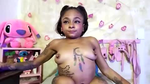 Snapshot of lauren_hills7069 chatting on 01-23-25, 05:45 Lauren online show from 01-23-25, 05:45