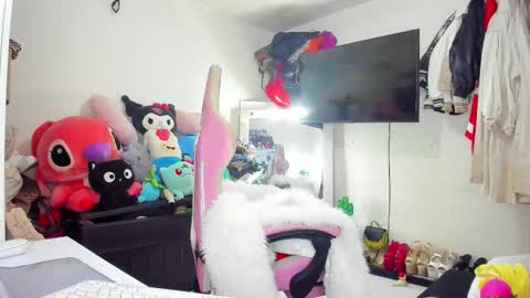 Snapshot of laurencesophiets chatting on 10-20-25, 03:23 SF online show from 10-20-25, 03:23