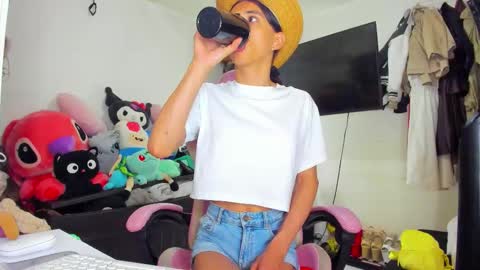Snapshot of laurencesophiets chatting on 10-24-25, 05:20 SF online show from 10-24-25, 05:20