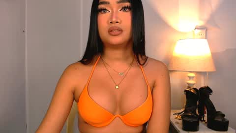 Snapshot of laurenfox16 chatting on 06-27-26, 06:02 chloe3 online show from 06-27-26, 06:02