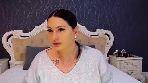 Snapshot of laurenjenssen chatting on 11-06-25, 09:43 Laura online show from 11-06-25, 09:43