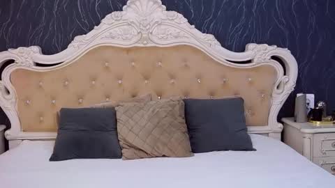 Laura online show from 03-12-26, 04:57