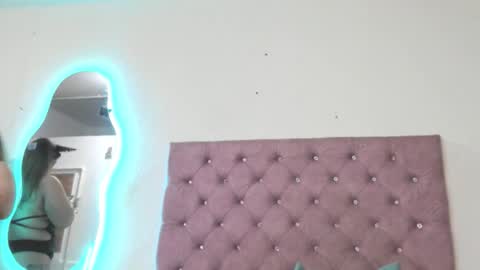 laurenlaine online show from 10-31-25, 10:49