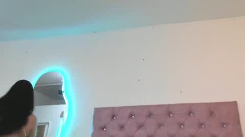 laurenlaine online show from 12-19-25, 07:54