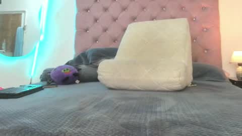 laurenlaine online show from 06-25-26, 01:05