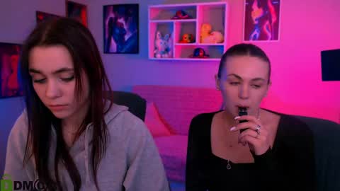 Laure online show from 04-25-26, 01:41