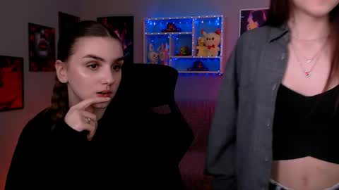 Snapshot of laurenmurrr chatting on 04-29-26, 05:30 Laure online show from 04-29-26, 05:30