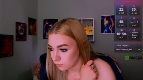 Snapshot of laurenmurrr chatting on 05-31-26, 09:05 Laure online show from 05-31-26, 09:05