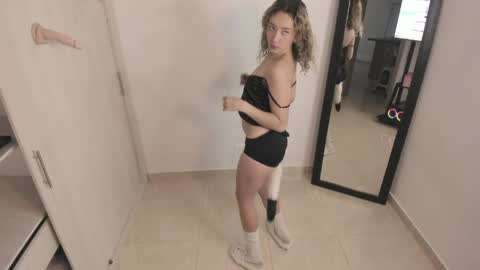 laurenn_111 online show from 06-06-26, 08:02