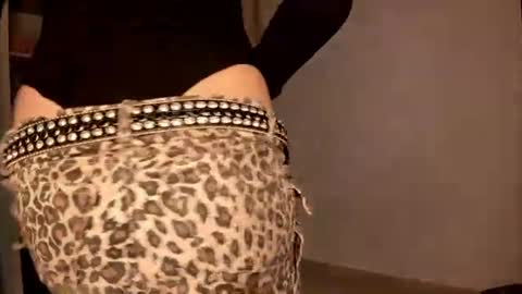 laurenn_111 online show from 06-18-26, 02:56