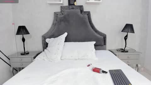 Lauren  online show from 11-18-25, 03:27