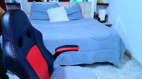 laurent online show from 11-10-25, 03:05