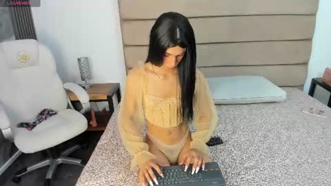 Laurent online show from 06-10-26, 06:51
