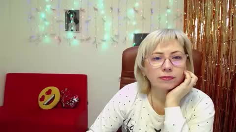 Snapshot of laurenwishy chatting on 01-11-26, 06:18 Lauren online show from 01-11-26, 06:18