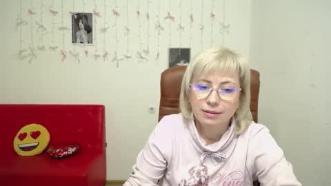 Snapshot of laurenwishy chatting on 01-12-26, 12:10 Lauren online show from 01-12-26, 12:10