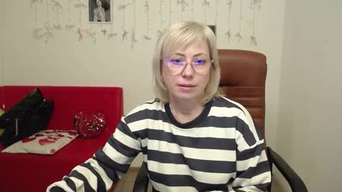 Snapshot of laurenwishy chatting on 01-19-26, 12:20 Lauren online show from 01-19-26, 12:20