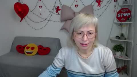 Snapshot of laurenwishy chatting on 02-10-26, 07:34 Lauren online show from 02-10-26, 07:34