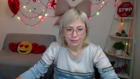 Snapshot of laurenwishy chatting on 02-10-26, 07:40 Lauren online show from 02-10-26, 07:40