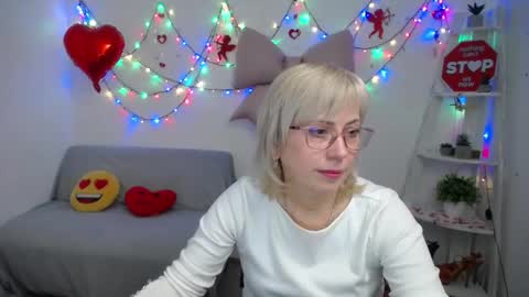 Snapshot of laurenwishy chatting on 02-16-26, 06:37 Lauren online show from 02-16-26, 06:37